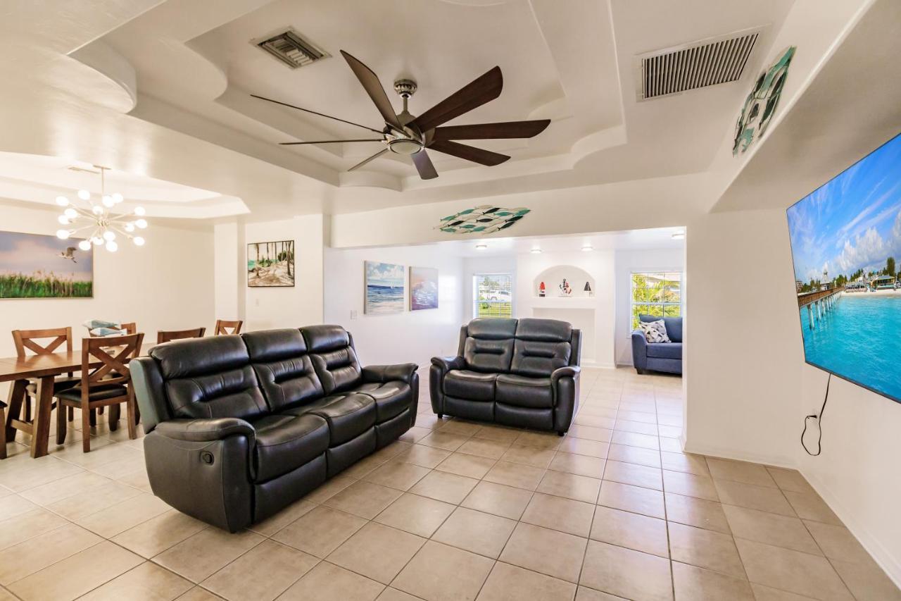 New! Dock Canal Family Home W/Pool & Gulf Access! North Fort Myers Luaran gambar