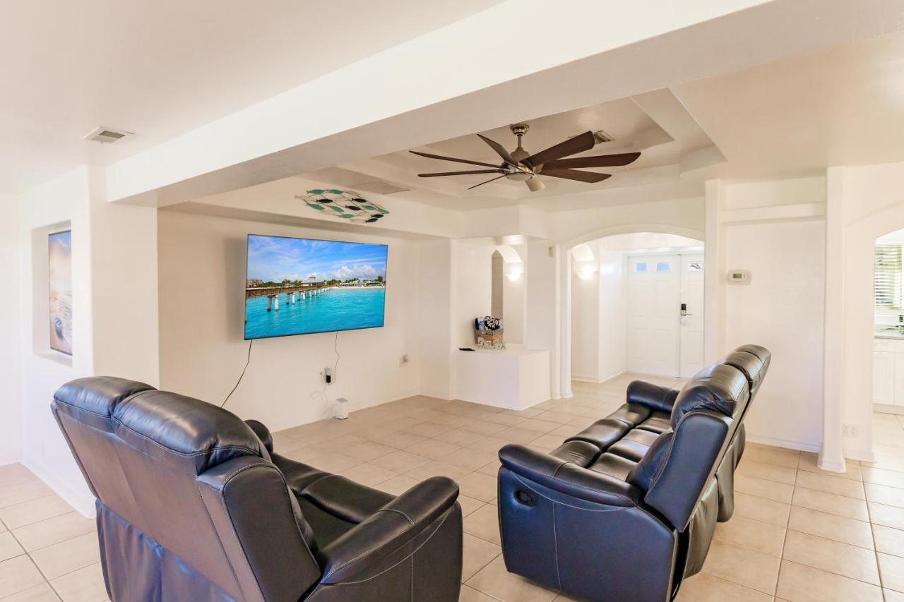 New! Dock Canal Family Home W/Pool & Gulf Access! North Fort Myers Luaran gambar