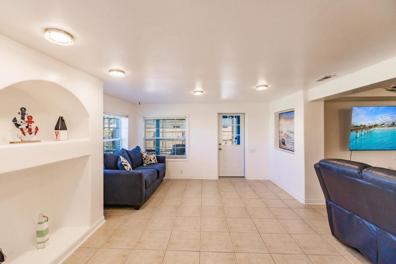 New! Dock Canal Family Home W/Pool & Gulf Access! North Fort Myers Luaran gambar