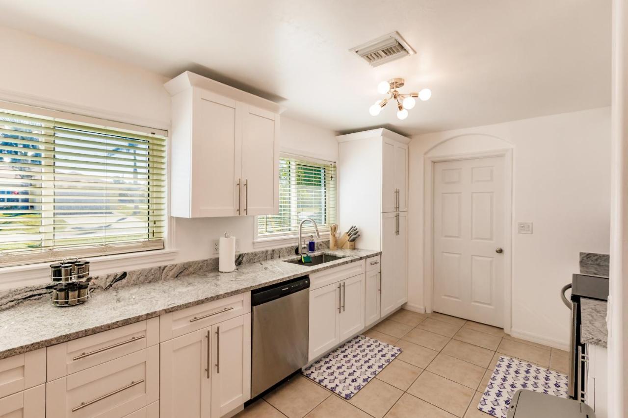 New! Dock Canal Family Home W/Pool & Gulf Access! North Fort Myers Luaran gambar